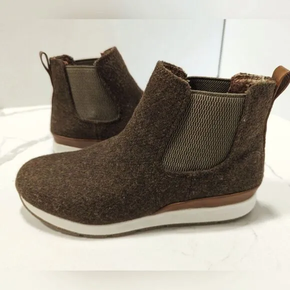 New b.o.c. Womens Kara Soft Wool Ankle pull on Chelsea Boots shoes Brown size 7M
