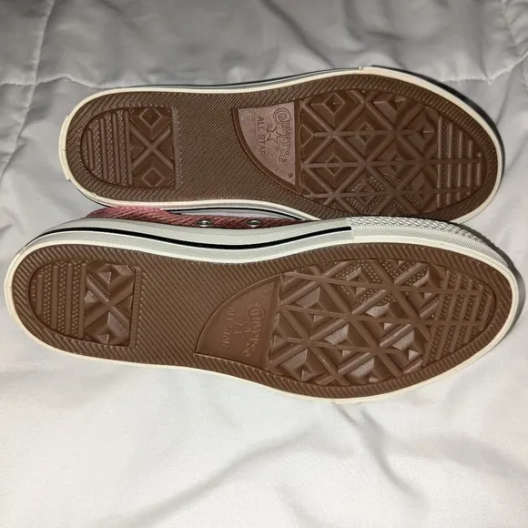 NEW Converse Plum Chalk size 1.5 comes with box