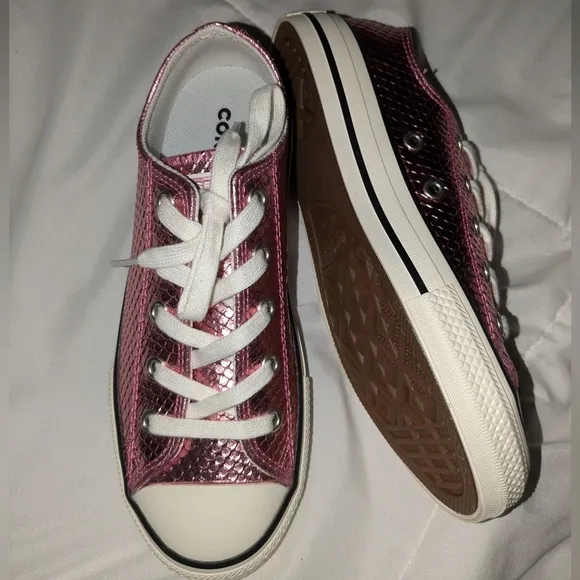 NEW Converse Plum Chalk size 1.5 comes with box