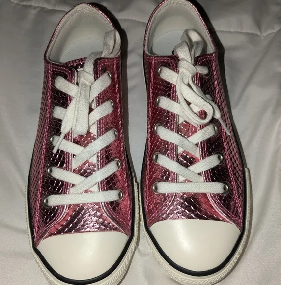 NEW Converse Plum Chalk size 1.5 comes with box