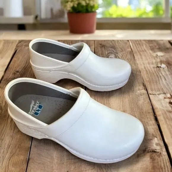 NEW DANSKO Womens Professional LT Leather Lightweight Clog Size 40
