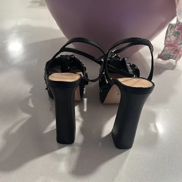NEW 🖤👠 gorgeous designer shoes us from Neiman Marcus 6 1/2 SOFT leather 😍