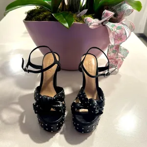 NEW 🖤👠 gorgeous designer shoes us from Neiman Marcus 6 1/2 SOFT leather 😍