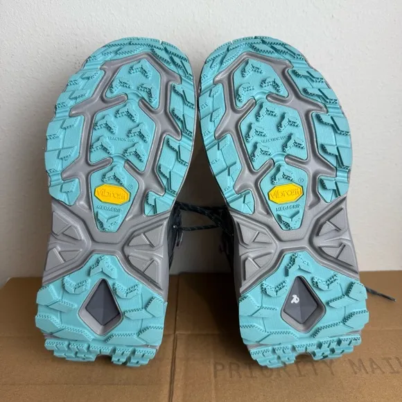 NEW HOKA Women's Size 7B Kaha 2 GTX Hiking Shoes Boots Castlerock/Coastal
