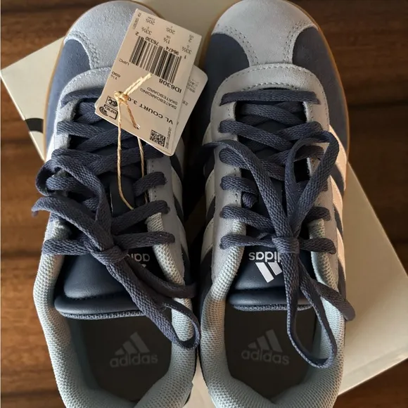 New in Box adidas Kids' VL Court 3.0 Sneaker, skateboard retro shoes, size 2