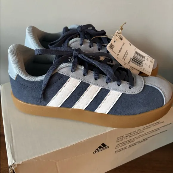 New in Box adidas Kids' VL Court 3.0 Sneaker, skateboard retro shoes, size 2