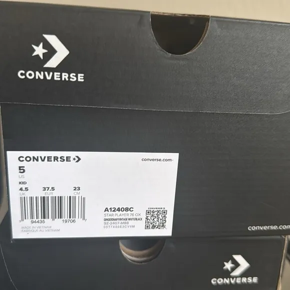 NEW IN BOX Converse Star Player 76 Leather Sneakers - Youth sz 5; Women size 6.5