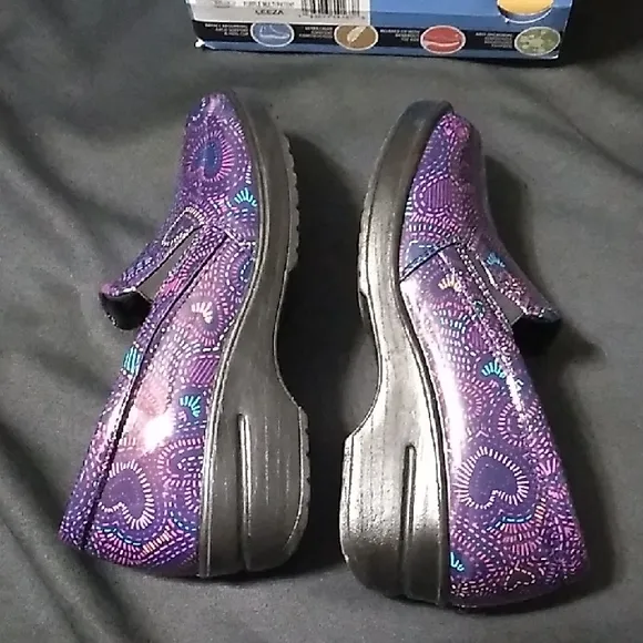 New In Box Women's Easy Works Cosmic Purple &amp; Black Slip-On Clogs  shoes  Size 8
