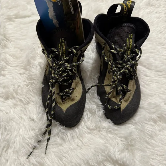 New La Sportiva Kids Climbing Shoes - Black and Tan