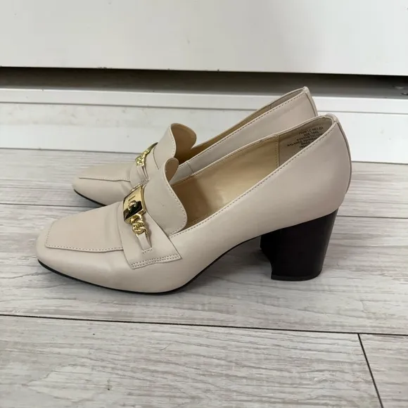 NEW LIZ CLAIBORNE Comfort Classic Size 7.5 Cream Gold Buckle Mary Jane Shoes