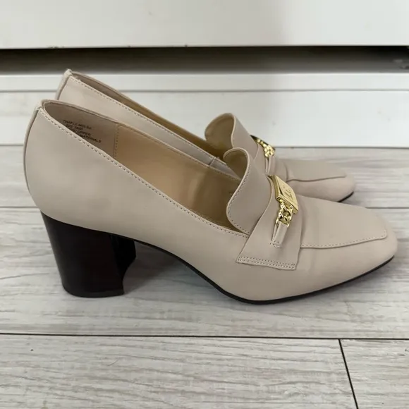 NEW LIZ CLAIBORNE Comfort Classic Size 7.5 Cream Gold Buckle Mary Jane Shoes