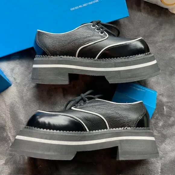 NEW NIB Fluevog Fresh Vogs FV1 Vintage Style Lace Ups Black White Size 7 RETRO