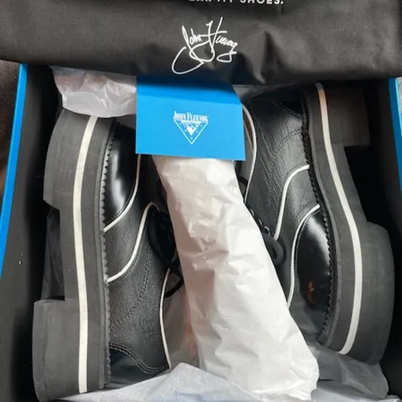 NEW NIB Fluevog Fresh Vogs FV1 Vintage Style Lace Ups Black White Size 7 RETRO