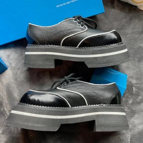 NEW NIB Fluevog Fresh Vogs FV1 Vintage Style Lace Ups Black White Size 7 RETRO