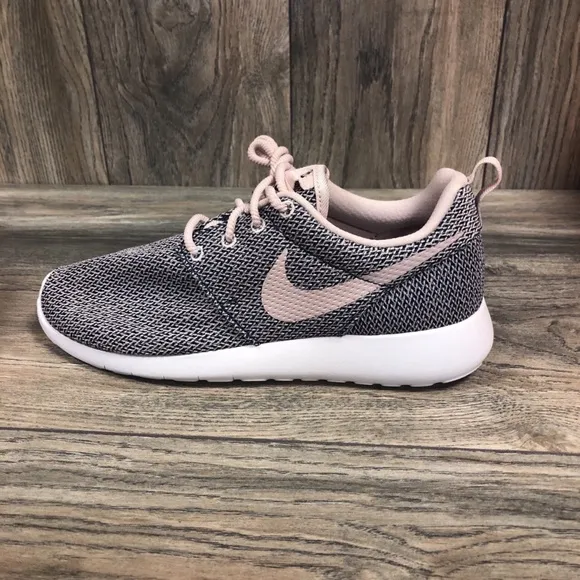 NEW NIKE ROSHE ONE LOW NAVY/PINK/WHITE