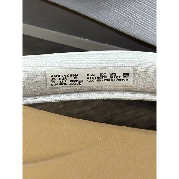 NEW REEF Women's Cushion Cloud Flip Flop Sandal 11 White/Tan puffy padded strap