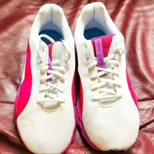 NEW Shoes athletic Puma running 186099  Women 7.5- 8-8.5   Equivalent Youth 6, 7