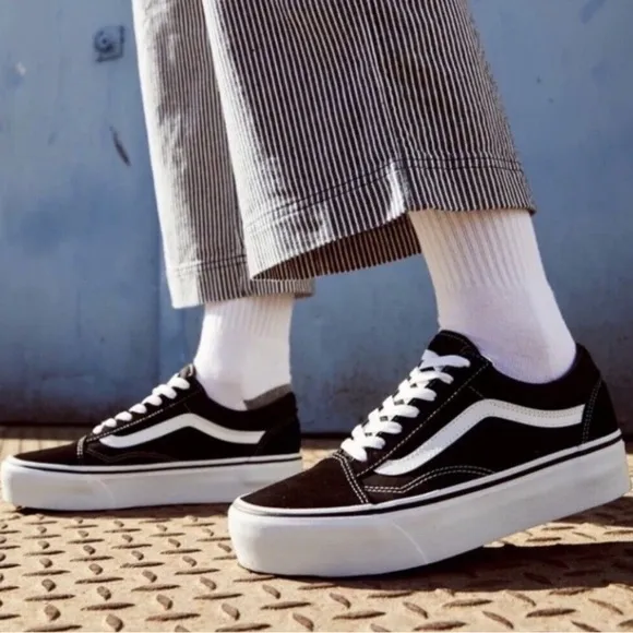 NEW Vans Old Skool Stackform Shoes in classic Black White, Women10.5 EU 42