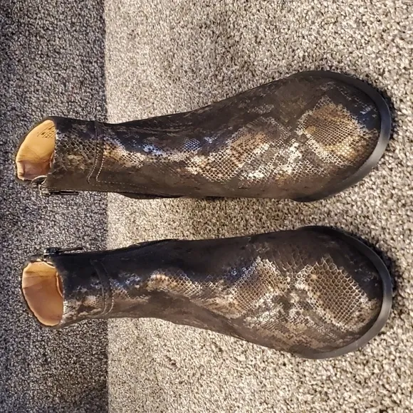 New VIONIC Kamryn Heels Boots Leather shoes sz 6