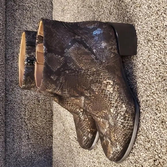 New VIONIC Kamryn Heels Boots Leather shoes sz 6