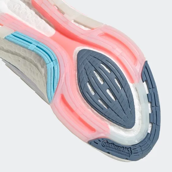 [NEW] Women's adidas UltraBoost 22 Shoes GX5929