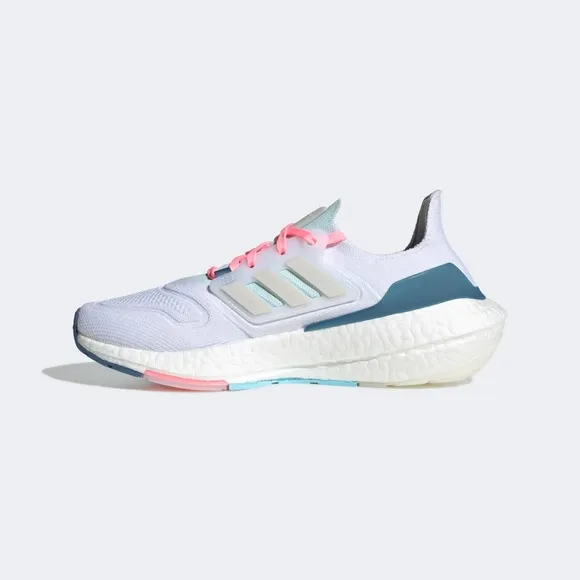 [NEW] Women's adidas UltraBoost 22 Shoes GX5929