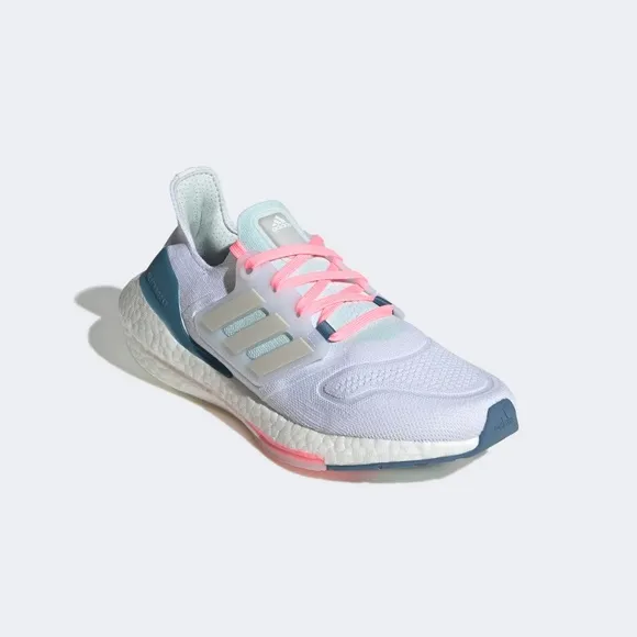 [NEW] Women's adidas UltraBoost 22 Shoes GX5929