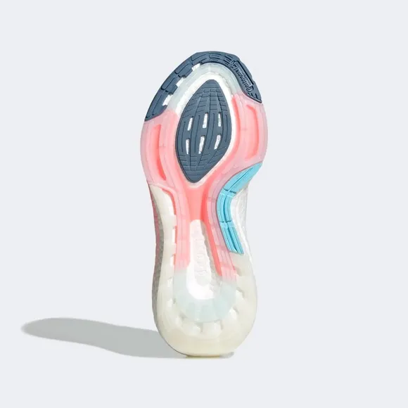 [NEW] Women's adidas UltraBoost 22 Shoes GX5929