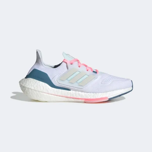 [NEW] Women's adidas UltraBoost 22 Shoes GX5929