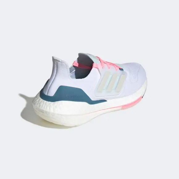 [NEW] Women's adidas UltraBoost 22 Shoes GX5929