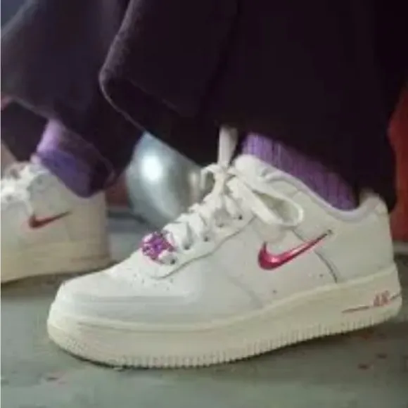 NEW Womens Size 7 Nike Air Force 1 '07 Coconut Milk Alabaster Playful Pink Shoes