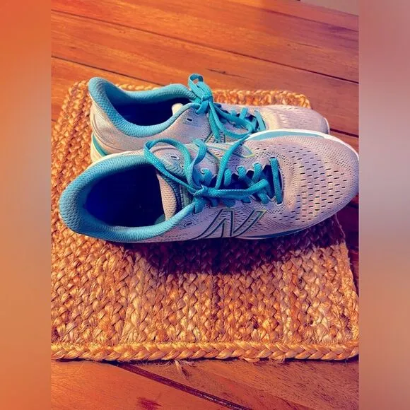 New Balance Women's Blue Running Shoes; NWOT! Size 10