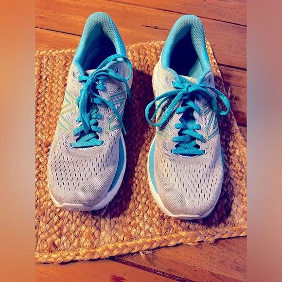 New Balance Women's Blue Running Shoes; NWOT! Size 10