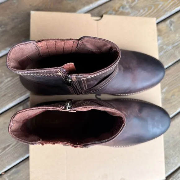 NIB Clarks Aspra Side Zip Buckle Boot in British Tan Leather - Women's 11