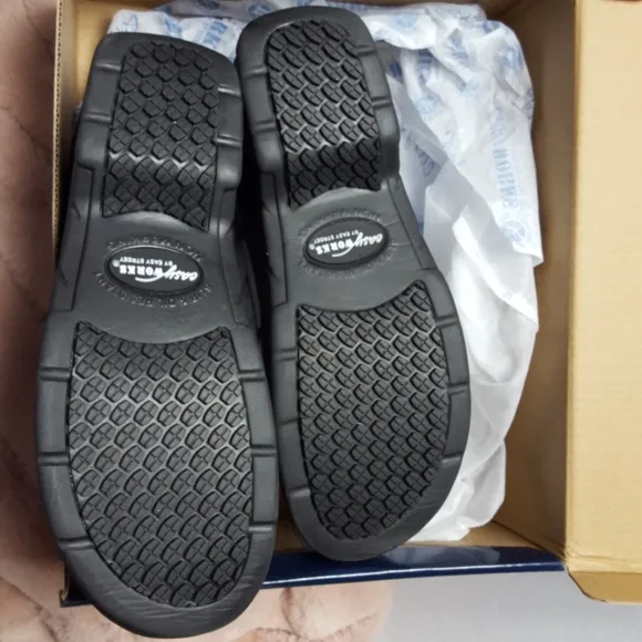 NIB Easy Works slip resistant grey shoes size 8.5