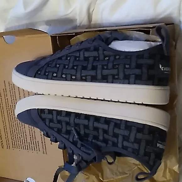 NIB Women's Koolaburra by Ugg navy blue shoes size 5