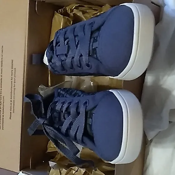 NIB Women's Koolaburra by Ugg navy blue shoes size 5