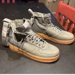 Nike af sf 1 Gray High-Top Sneakers Finish