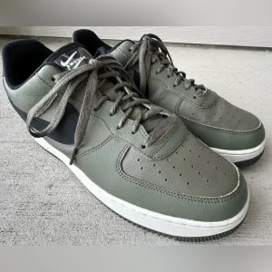 NIKE AIR FORCE 1 '07 LOW DOUBLE SWOOSH TWILIGHT MARSH GREEN OLIVE SIZE 11 CLEAN