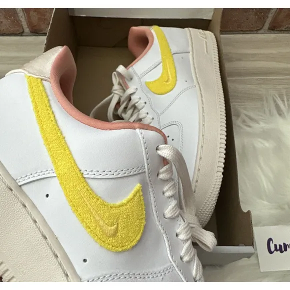 Nike Air Force 1 07 LX Shoes Women's size 10.5 -NEW White/ Yellow -DV2183 100