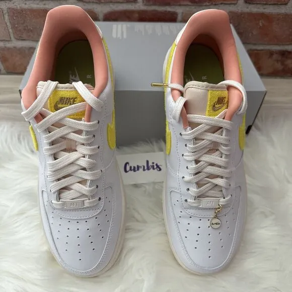 Nike Air Force 1 07 LX Shoes Women's size 10.5 -NEW White/ Yellow -DV2183 100