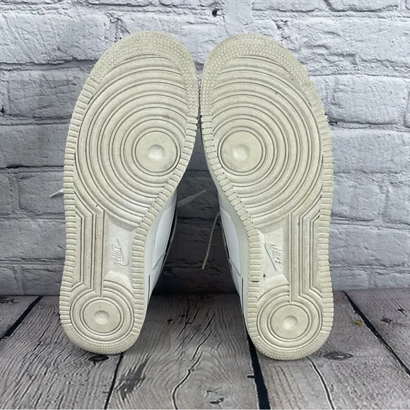 Nike Air Force 1 Low Cut Out Swoosh Mens Size 12 Shoes Sneakers White CZ7377-100