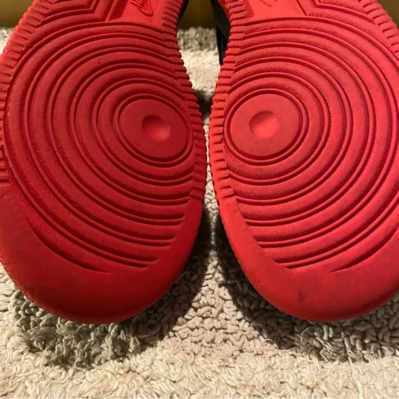 Nike Air Force 1 low top red swoosh size 6 Y