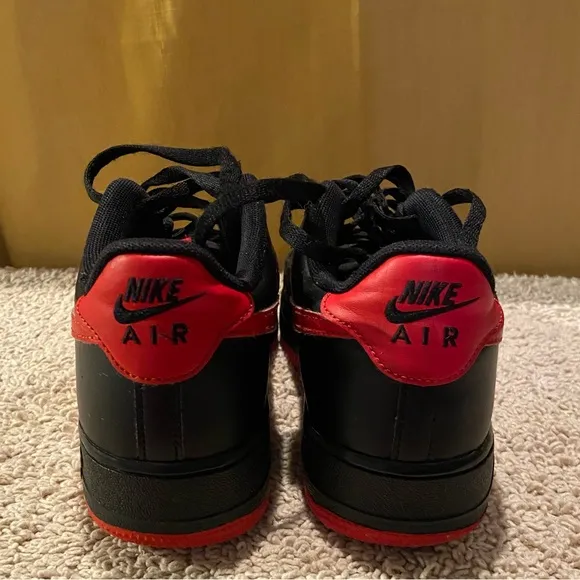 Nike Air Force 1 low top red swoosh size 6 Y