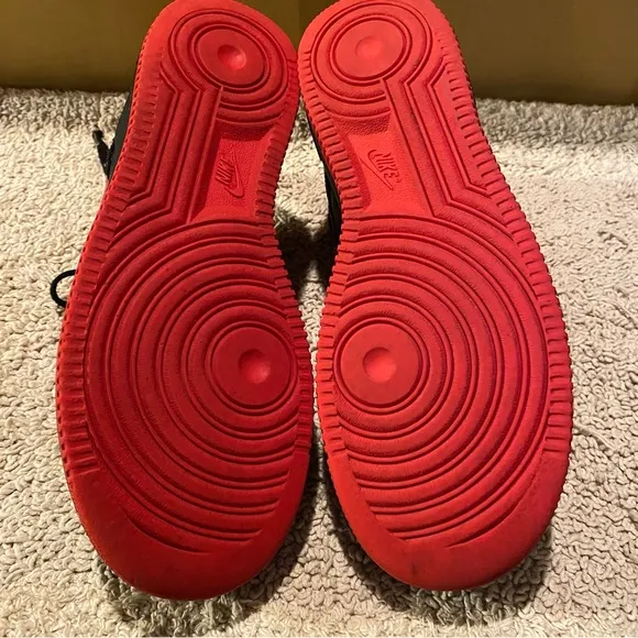 Nike Air Force 1 low top red swoosh size 6 Y