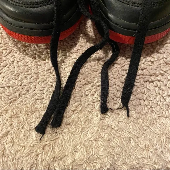 Nike Air Force 1 low top red swoosh size 6 Y