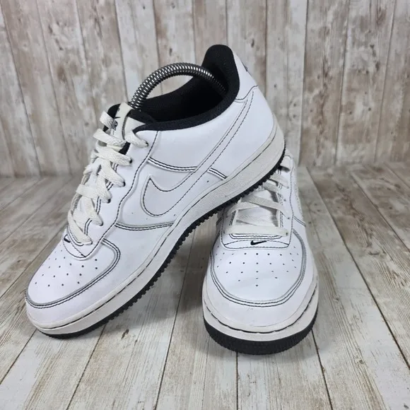 Nike Air Force 1 Low Top Sneakers Contrast Stitch White Black 7Y‎ womens 8.5