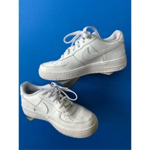 Nike Air Force 1 Low Triple White Shoes 314192-117 Youth Size 7Y Women's 8.5