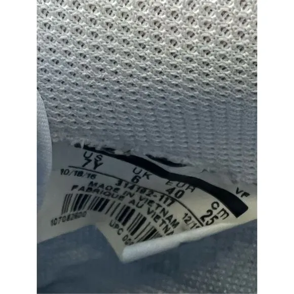 Nike Air Force 1 Low Triple White Shoes 314192-117 Youth Size 7Y Women's 8.5