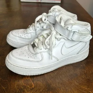 NIKE  AIR FORCE 1